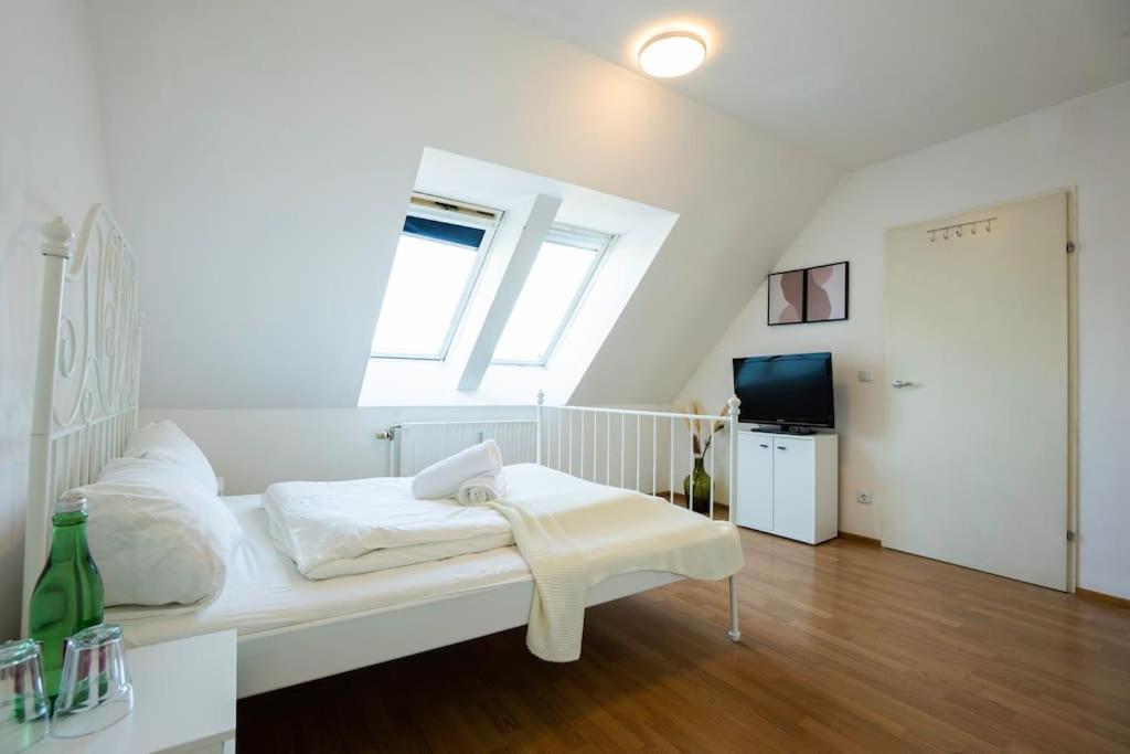 Stylish 2 Floor Penthouse • 15 Min To City Center Wien Exterior foto